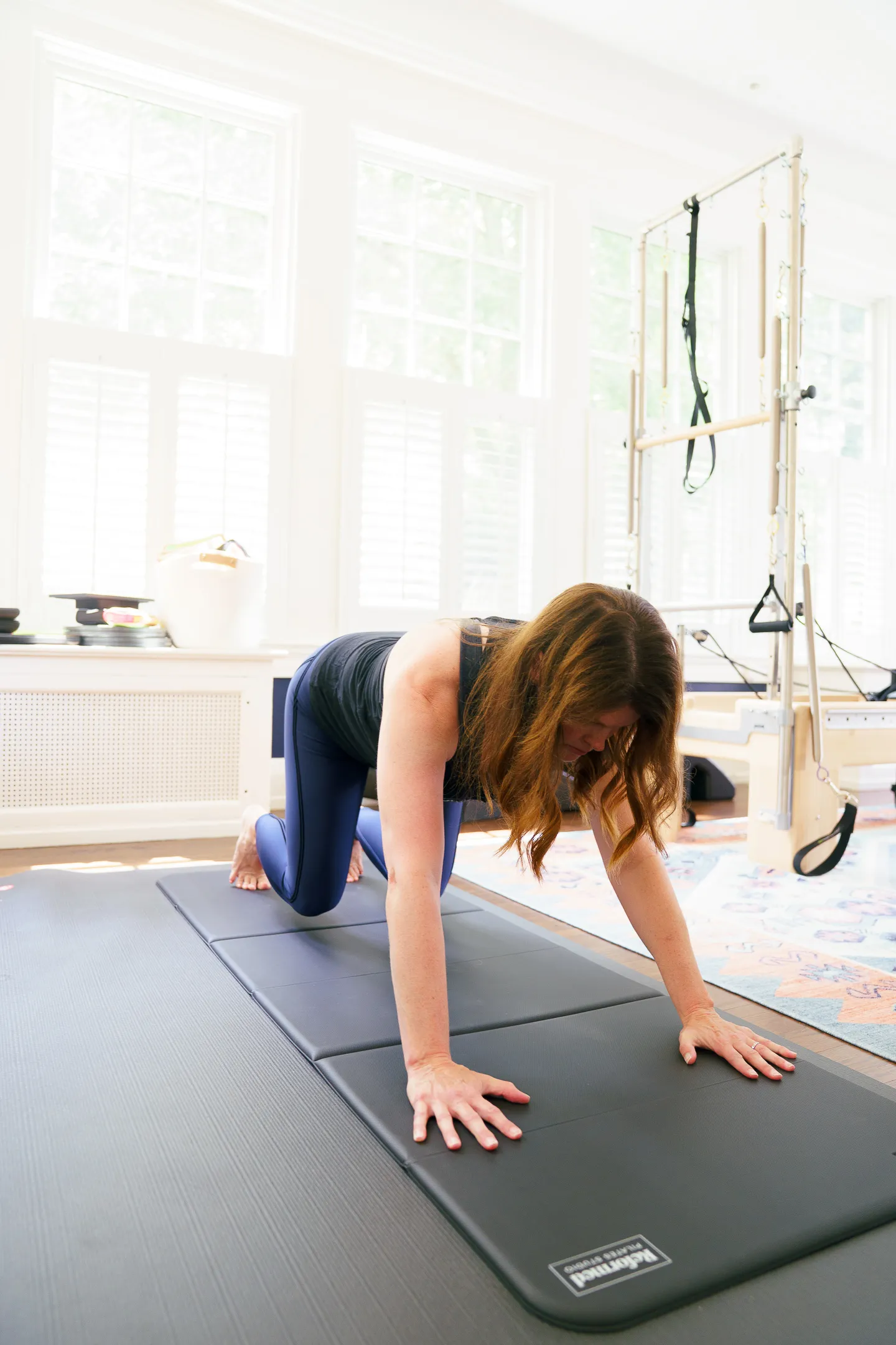 Quadruped core work on the mat